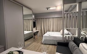 Studio Lifespace moderno no Batel